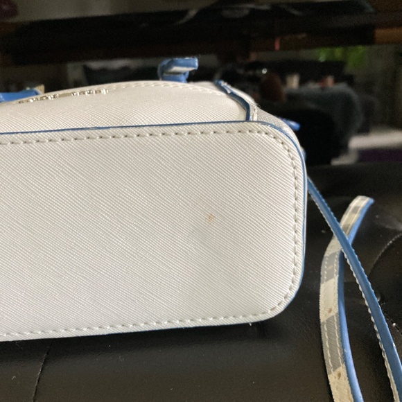 Guess small purse - Picture 3 of 4